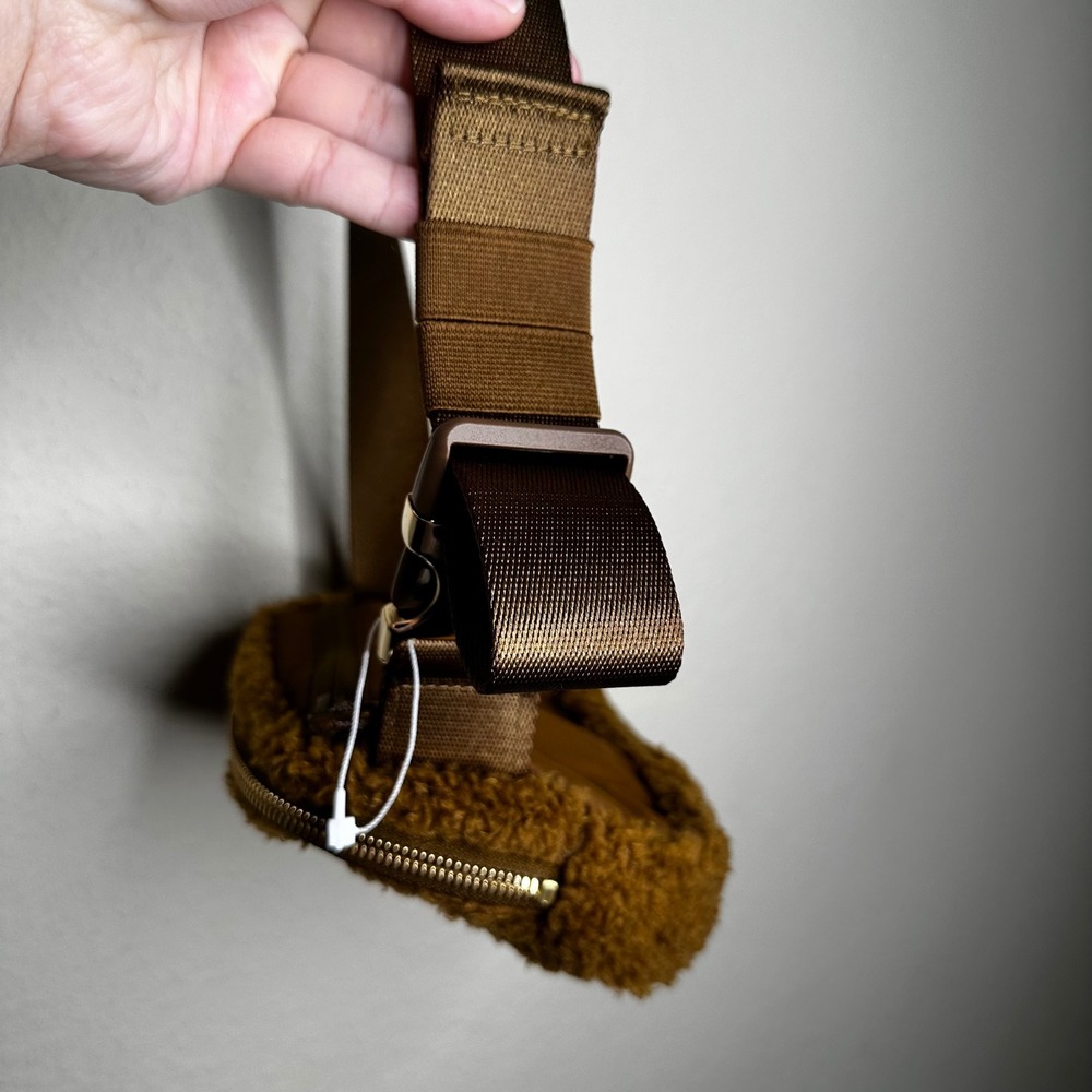 Lululemon Everywhere Belt Bag 1L Fleece Burnt Caramel Brown Sherpa LU9B18S - Picture 4 of 7